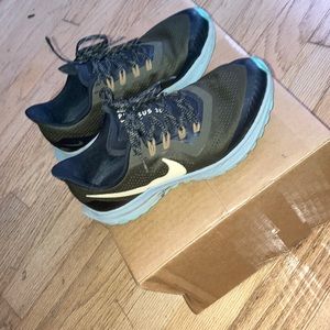 Nike zoom trail Pegasus 36 running shoes women 6